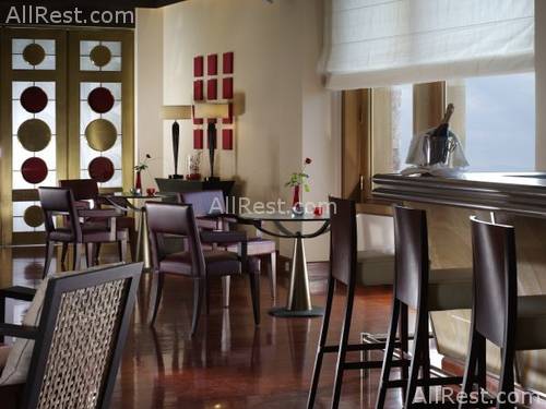 Amphitryon Hotel 13